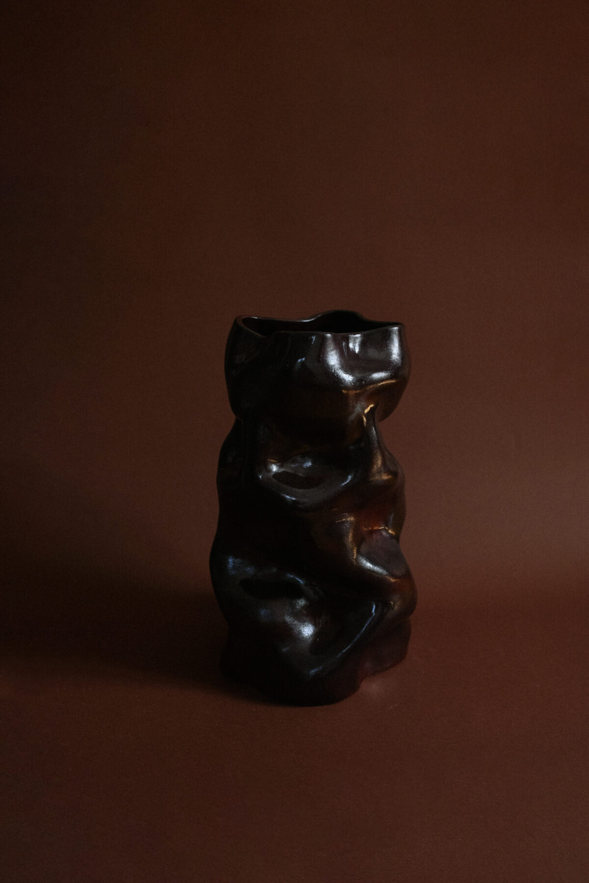 Fluid flower vase - burgundy