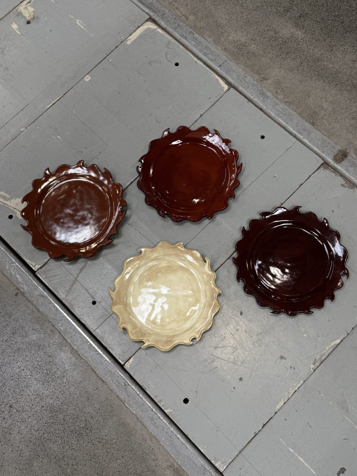 Old sun plate - burgundy