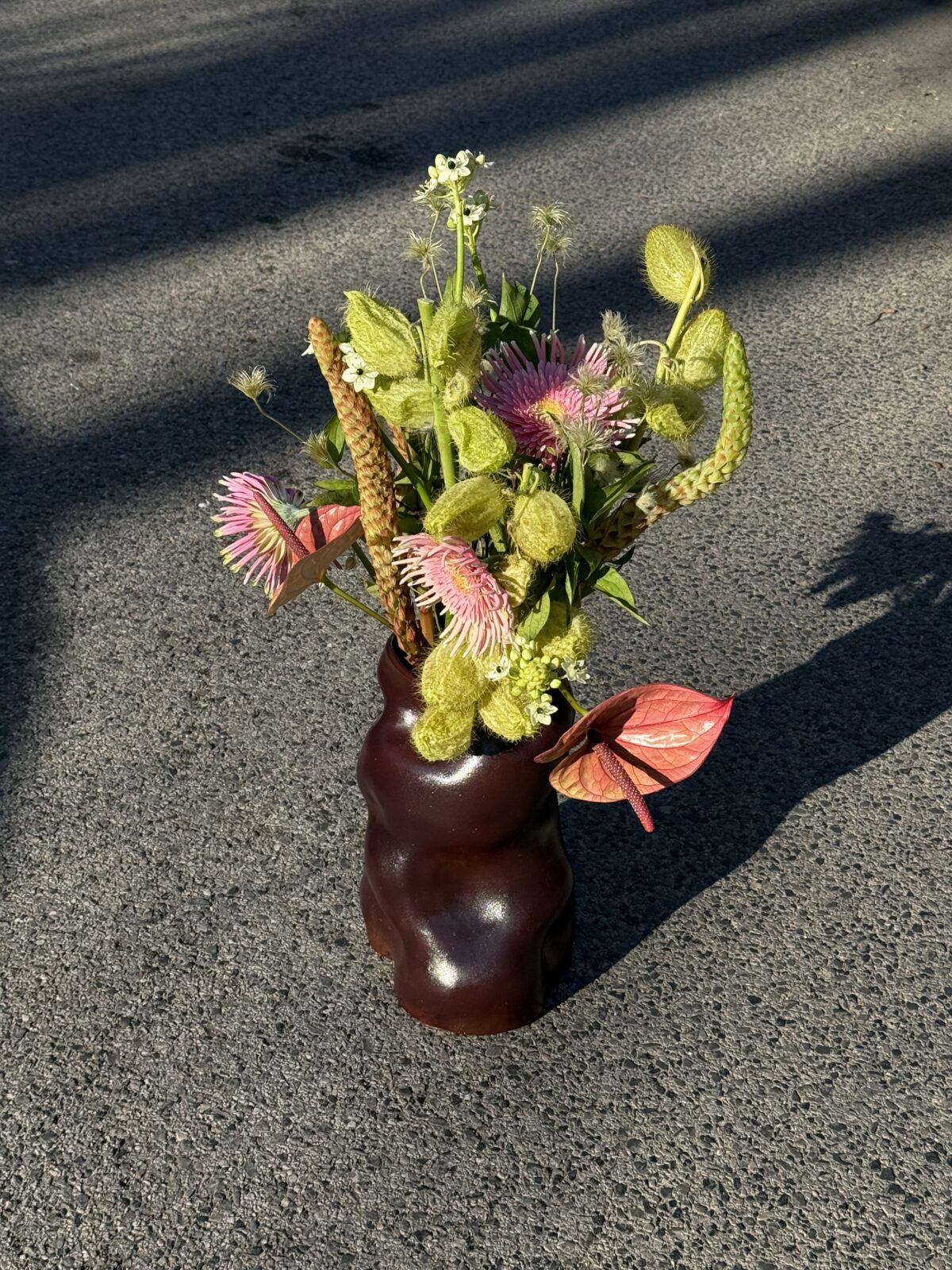 Fluid flower vase - burgundy