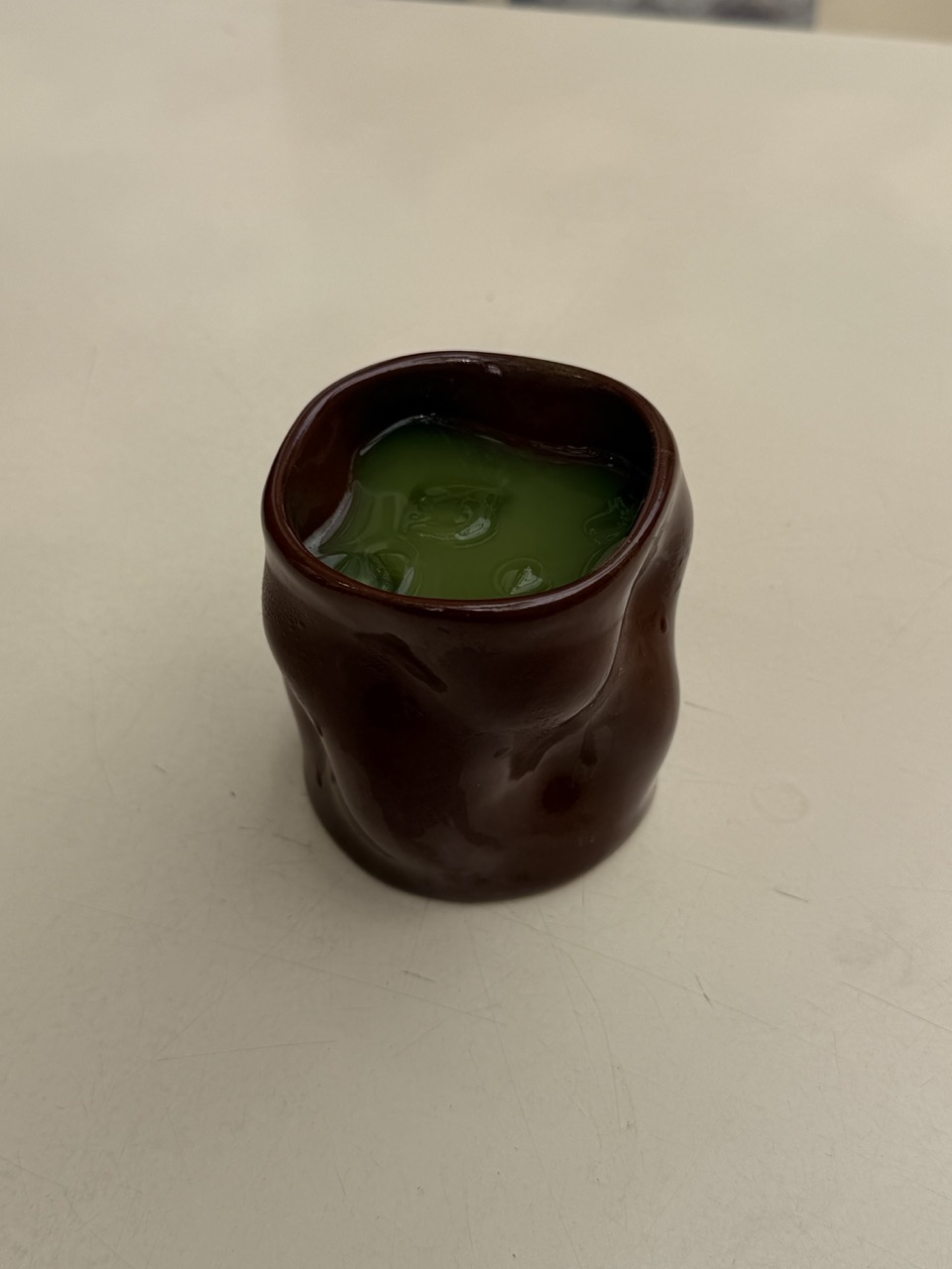 Wavy cup - chocolate brown